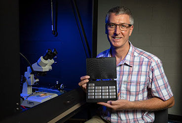 Rippling Graphene Harvests Thermal Energy